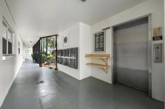 Unit 413 photo 22