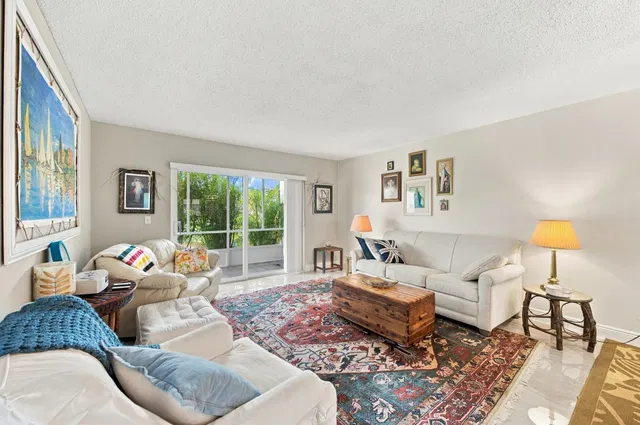 Residence photo 6