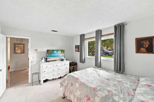 Residence photo 17