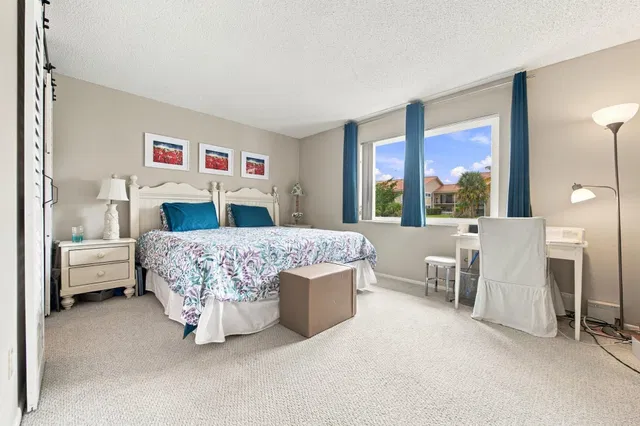 Residence photo 18