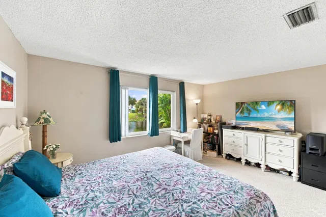 Residence photo 19