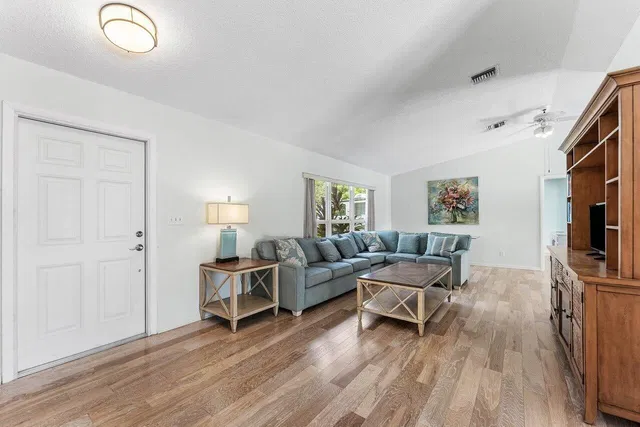 Residence photo 4