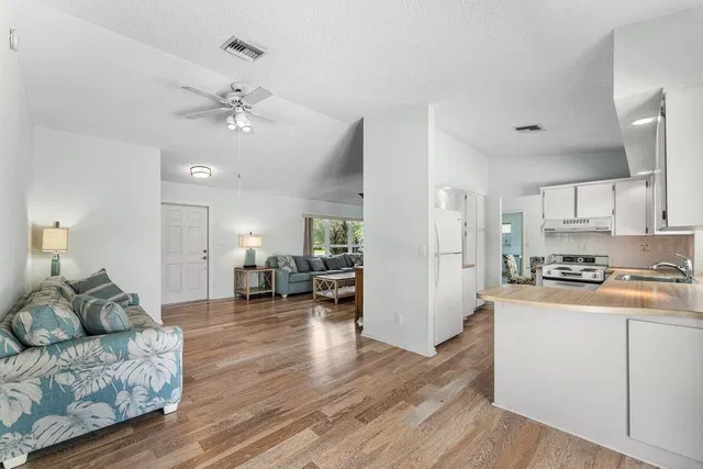 Residence photo 5