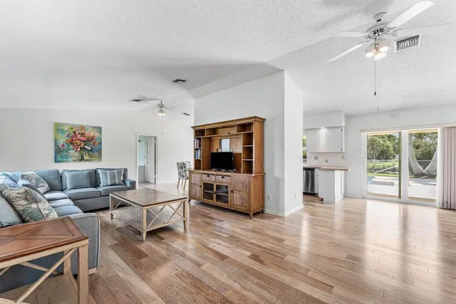 Residence photo 6