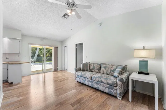 Residence photo 7
