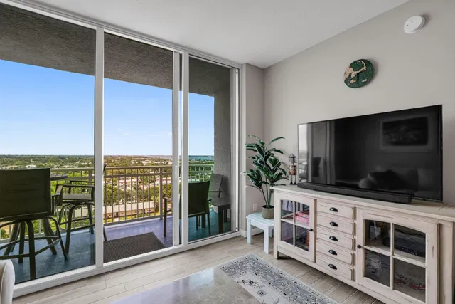Unit 1213 photo 6