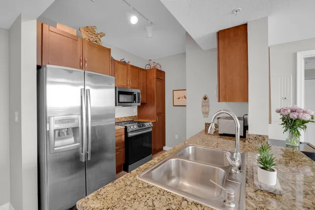 Unit 1213 photo 20