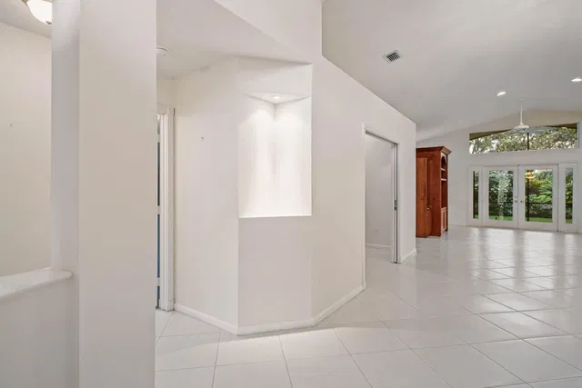 Residence photo 3