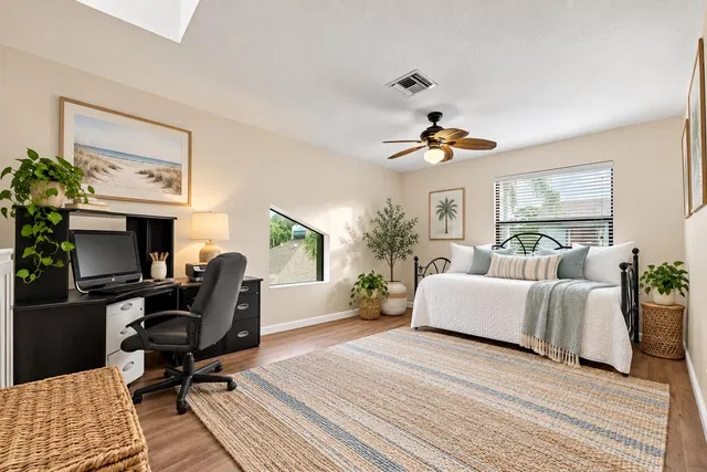 Residence photo 16