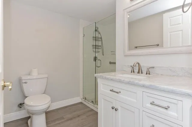 Unit C photo 25
