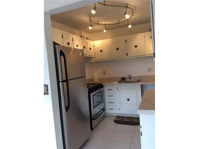 Unit 107 photo 4