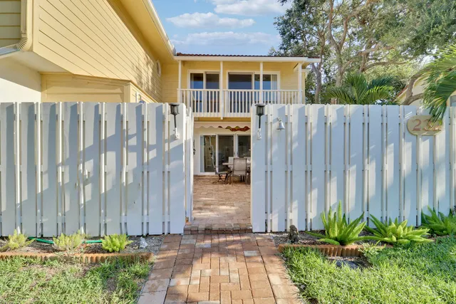 Residence photo 2