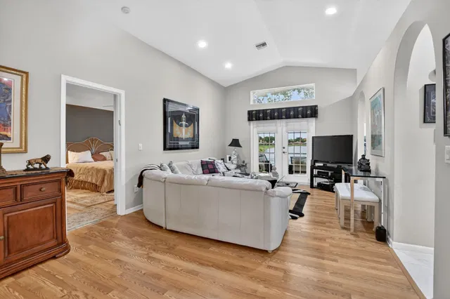 Residence photo 12