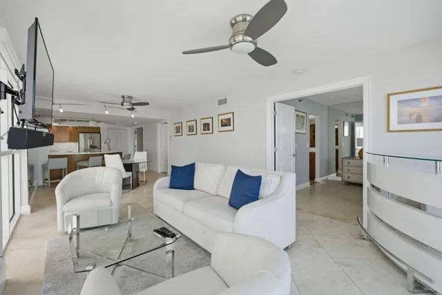 Unit 1104 photo 7