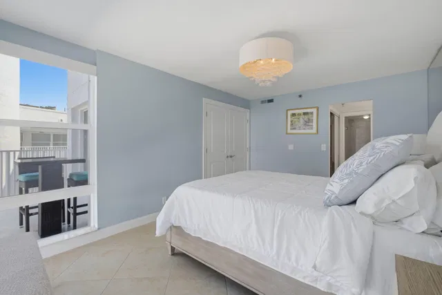 Unit 1104 photo 9