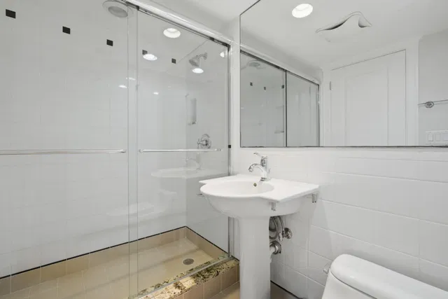 Unit 1104 photo 14