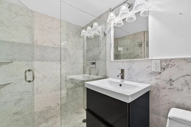 Unit 105 photo 18