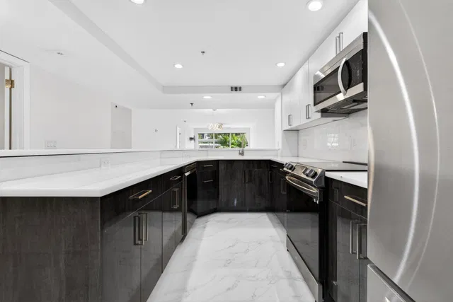 Unit 105 photo 19
