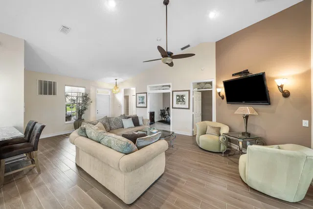 Residence photo 14