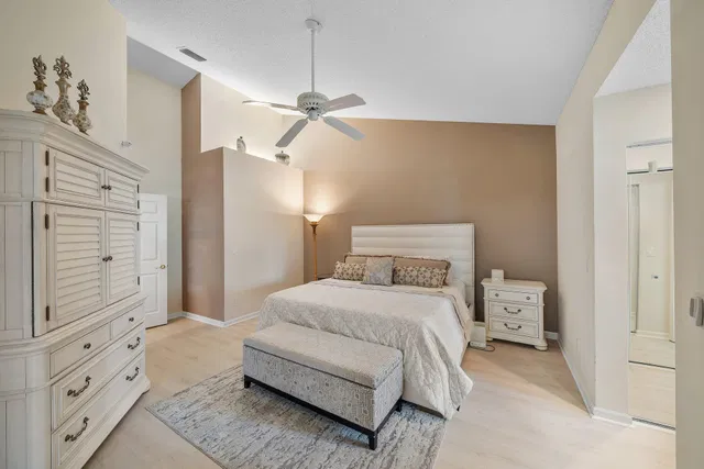 Residence photo 24