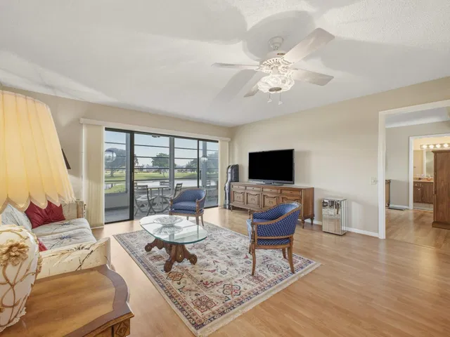  Residence photo 9