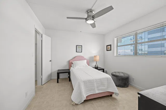 Unit D24 photo 9