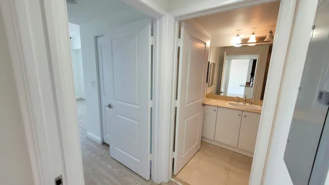 Unit 1003 photo 16