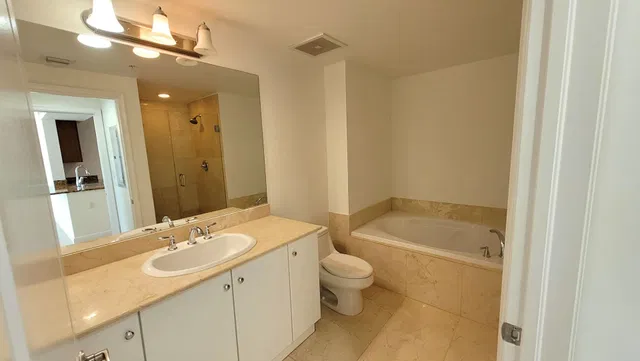Unit 1003 photo 17