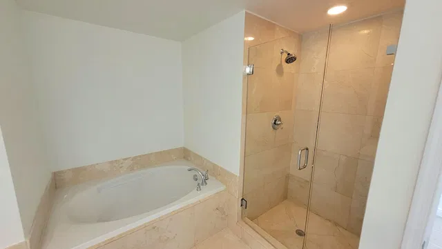 Unit 1003 photo 18