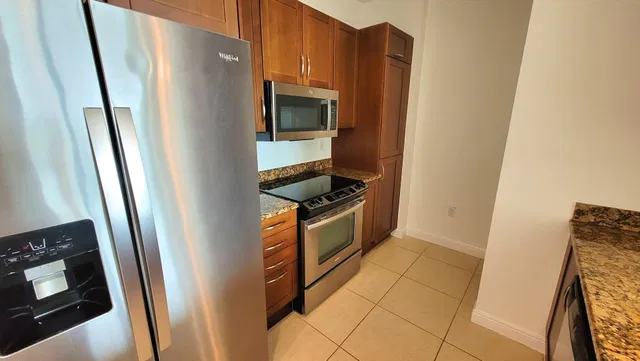 Unit 1003 photo 20