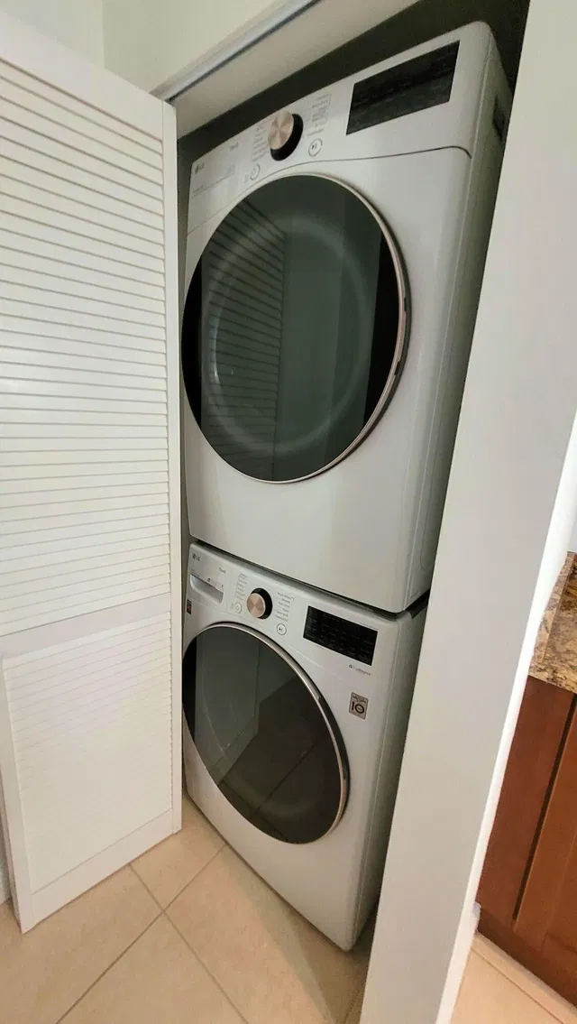 Unit 1003 photo 21
