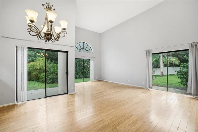  Residence photo 6