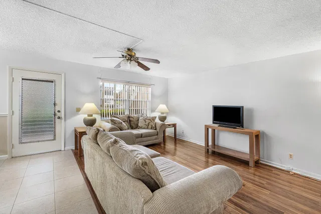 Residence photo 5