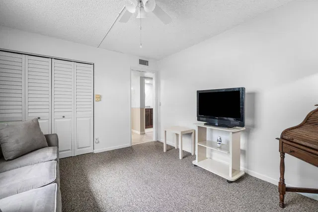 Residence photo 12
