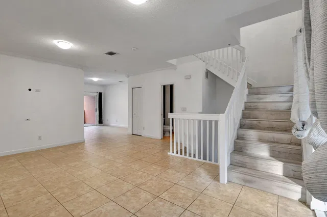 Residence photo 12