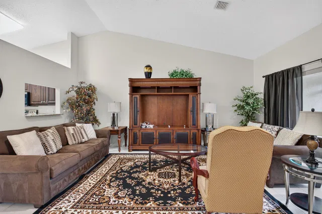Residence photo 3