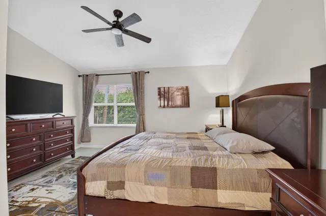 Residence photo 12