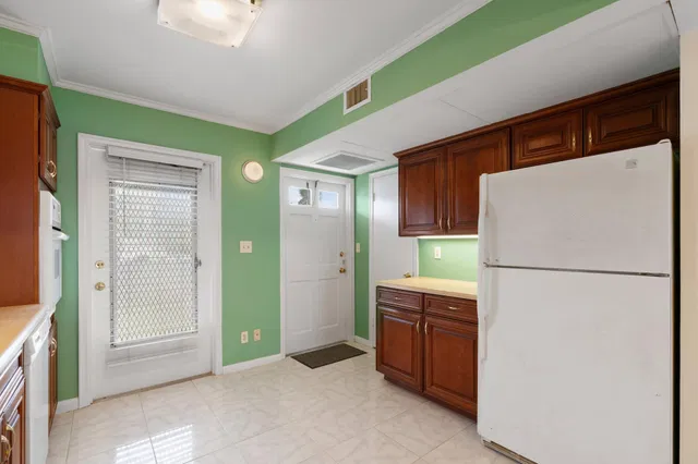 Unit D112 photo 11