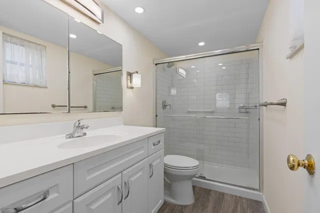 Unit D112 photo 14