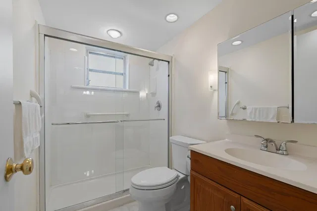 Unit D112 photo 16