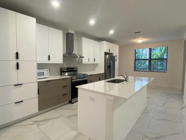 Residence photo 3