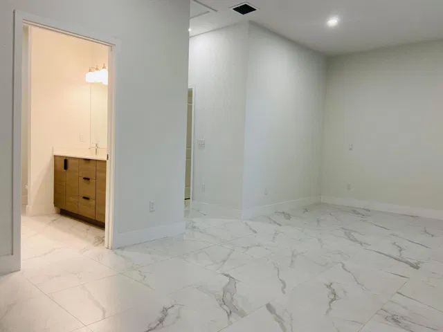 Residence photo 16