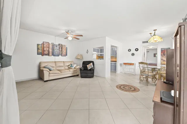 Residence photo 2