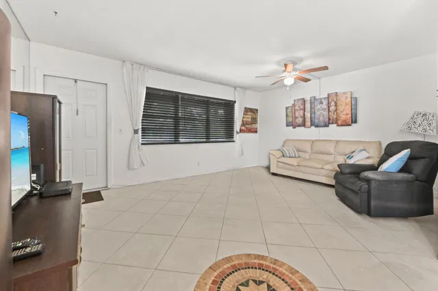 Residence photo 3