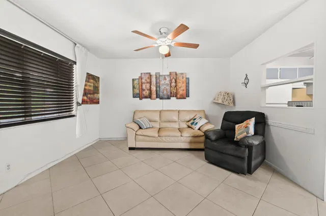 Residence photo 5