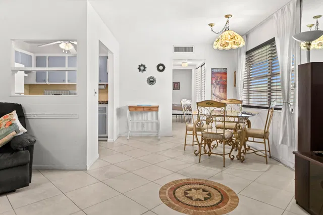 Residence photo 8