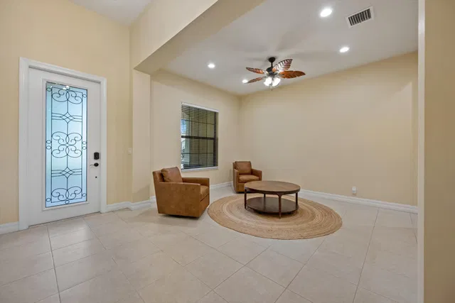 Residence photo 6