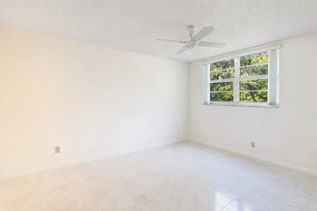 Unit Apt 107 photo 4