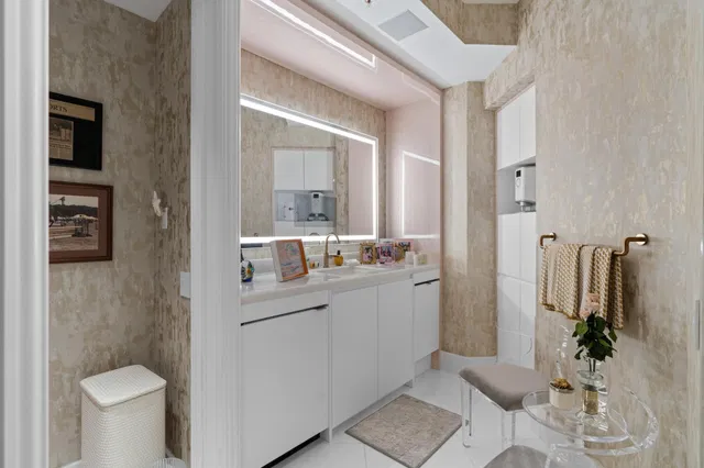 One Watermark Place Unit 204 photo 17