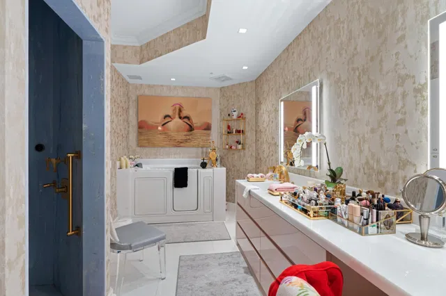 One Watermark Place Unit 204 photo 18